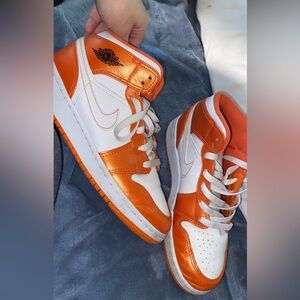 Nike unisex-child Air Jordan 1 Mid SE
SIZE 5.5Y